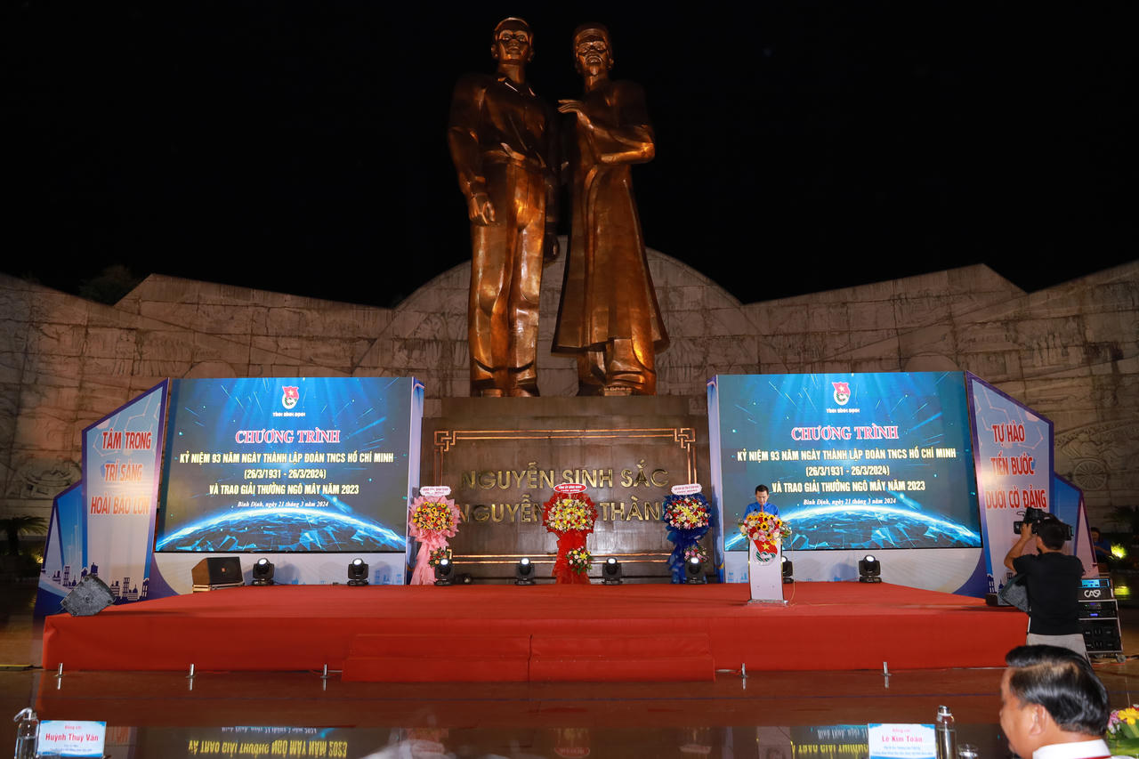 Trao giải thưởng Ngô Mây cho 10 gương mặt trẻ Bình Định