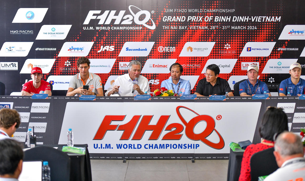18 tay đua tham gia Giải đua vô địch thế giới thuyền máy nhà nghề F1H2O World Championship 2024
