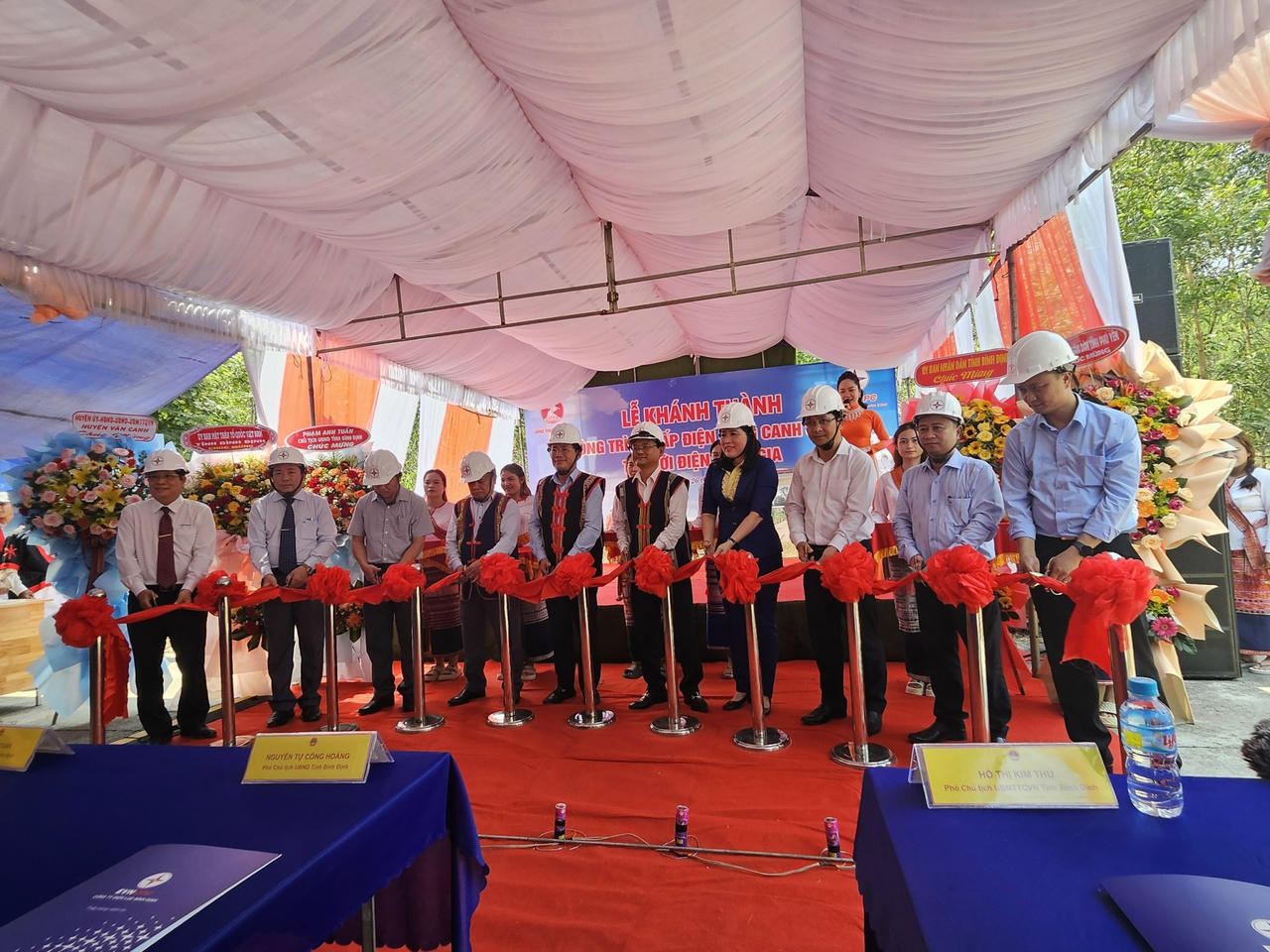 Làng Canh Giao đón điện lưới sau 49 năm thống nhất đất nước