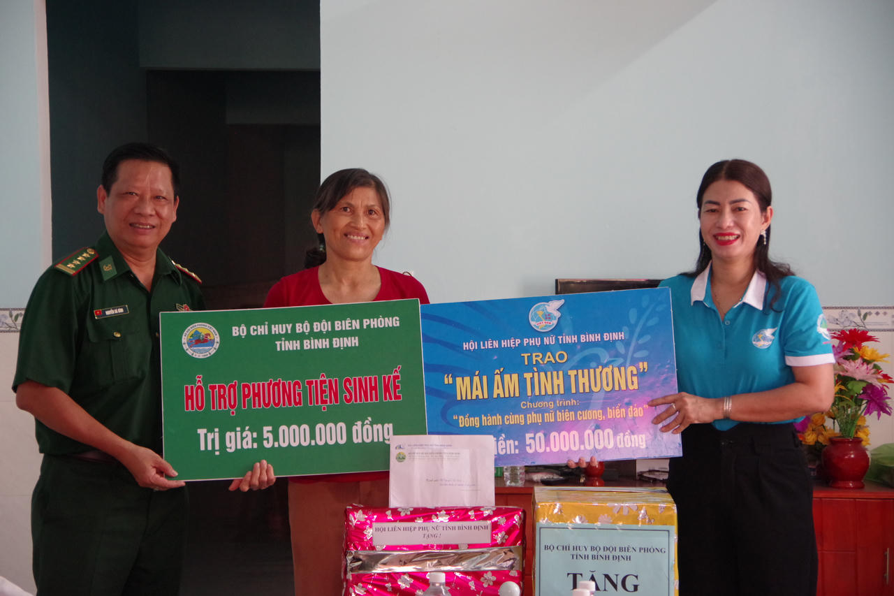 Bình Định: Tiếp tục bàn giao 2 căn nhà thuộc chương trình “Đồng hành cùng phụ nữ biên cương, biển đảo”