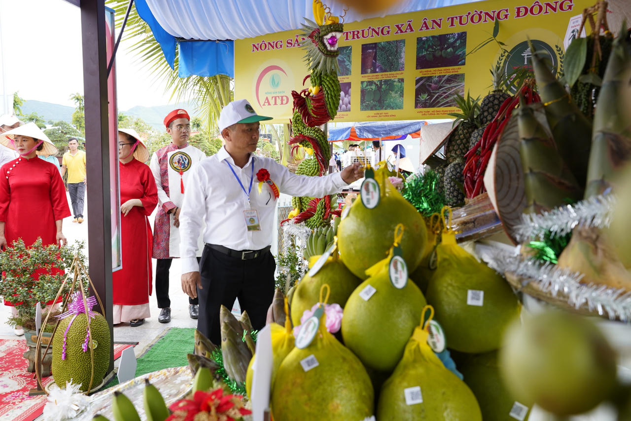Tưng bừng ngày hội nông sản huyện Hoài Ân lần thứ 2 