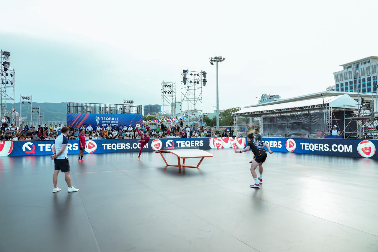 “Đã mắt” xem các vận động viên tranh tài tại Giải Thi đấu Teqball Thế giới 2024