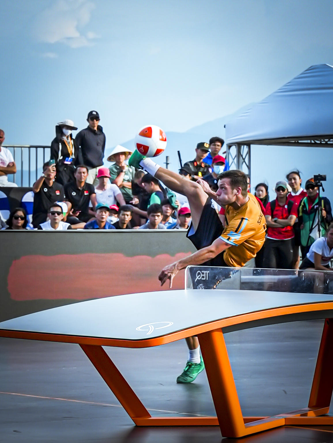 Ngắm những pha 'ngả bàn đèn' tuyệt đẹp tại Giải Thi đấu Teqball Thế giới 2024