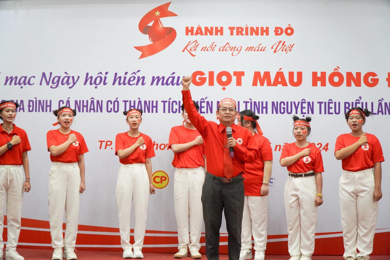 Bình Định khai mạc chương trình Hành trình đỏ 