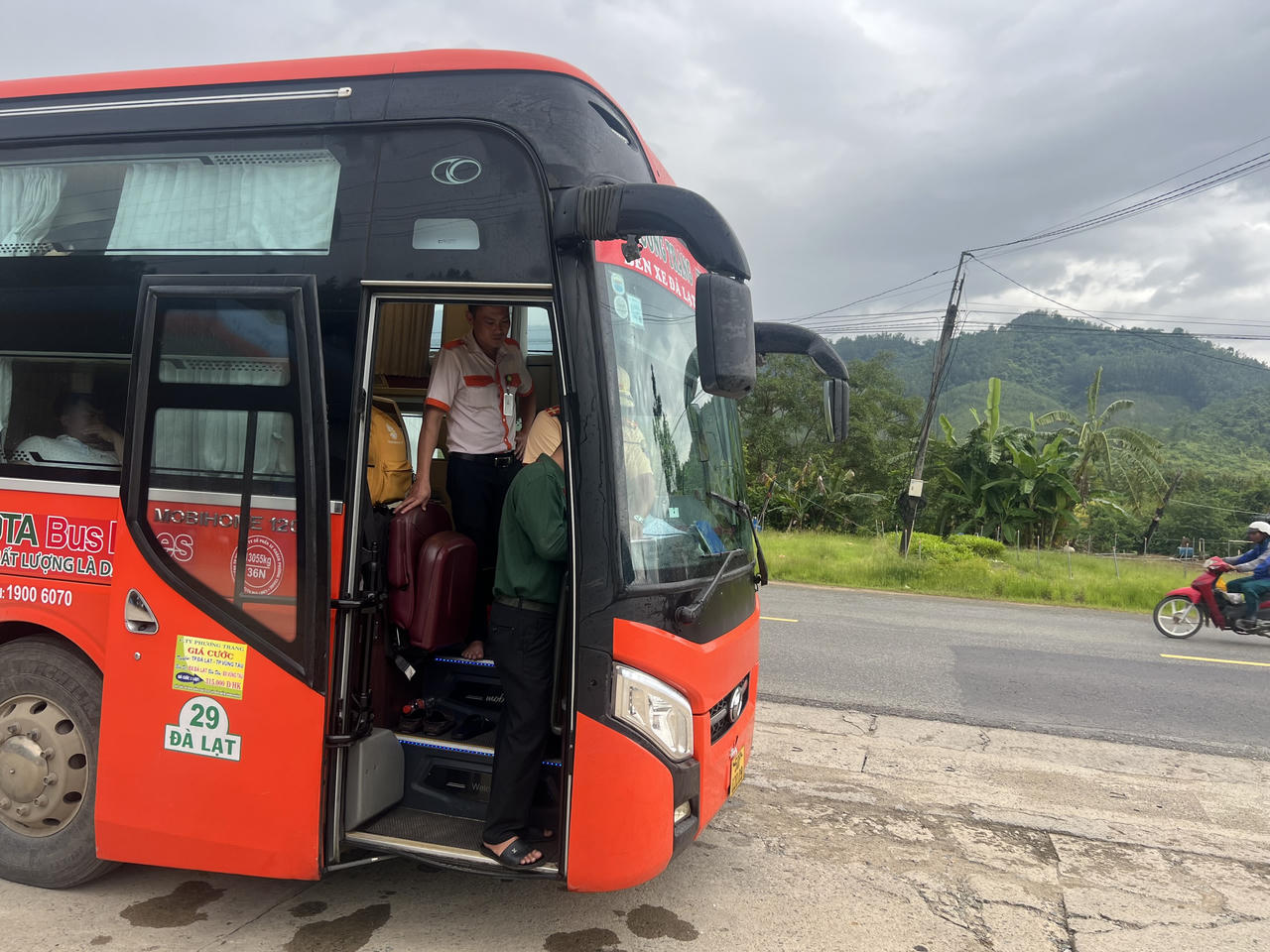 Xử phạt tài xế xe khách vi phạm nồng độ cồn khi đang chở khách trên tuyến Đà Lạt - Huế