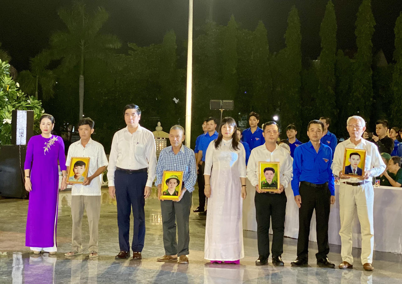 Tuổi trẻ Bình Định thắp nến tri ân nhân kỷ niệm 77 năm Ngày Thương binh - Liệt sĩ