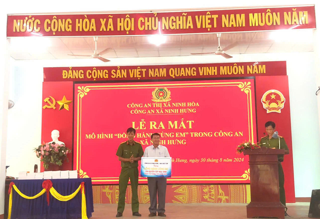 Ra mắt mô hình dân vận khéo 'Đồng hành cùng em' trong lực lượng công an xã Ninh Hưng 