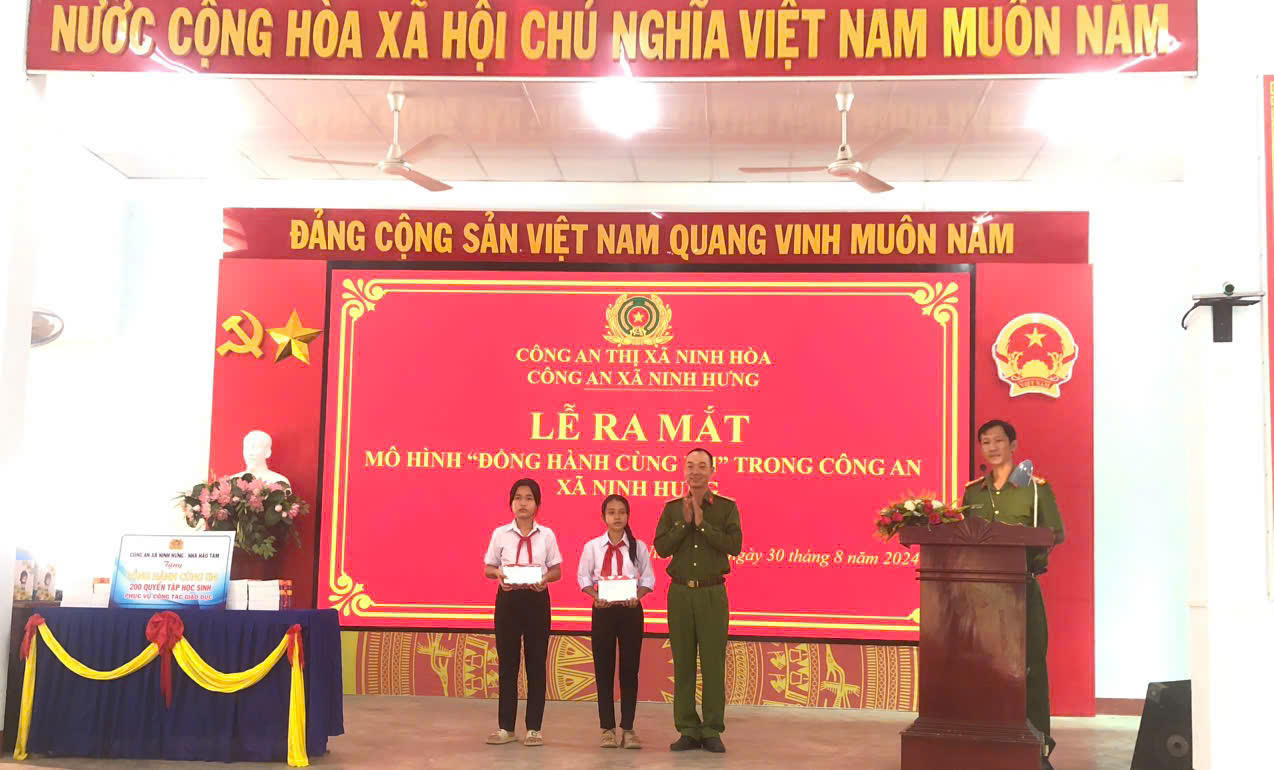Ra mắt mô hình dân vận khéo 'Đồng hành cùng em' trong lực lượng công an xã Ninh Hưng 