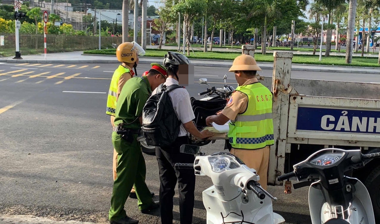 Nhiều học sinh chưa đủ tuổi điều khiển xe máy trên 50cc ở tỉnh Phú Yên