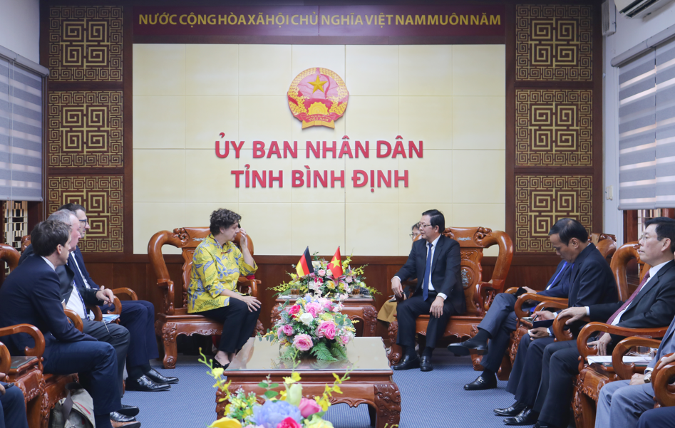 Lãnh đạo tỉnh Bình Định tiếp xã giao Đại sứ CHLB Đức tại Việt Nam