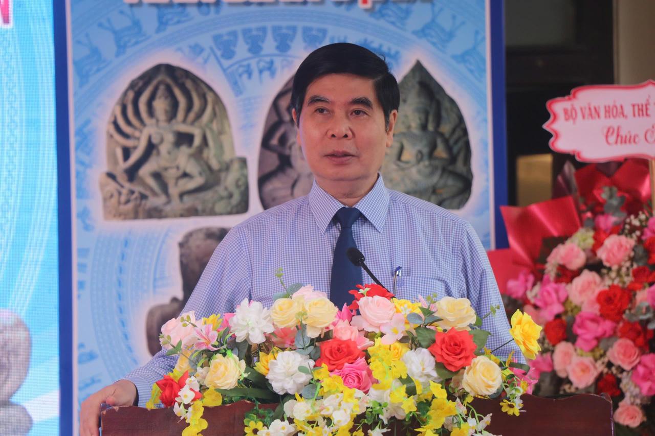 Hai tượng sư tử đá thành Đồ Bàn được công nhận bảo vật quốc gia