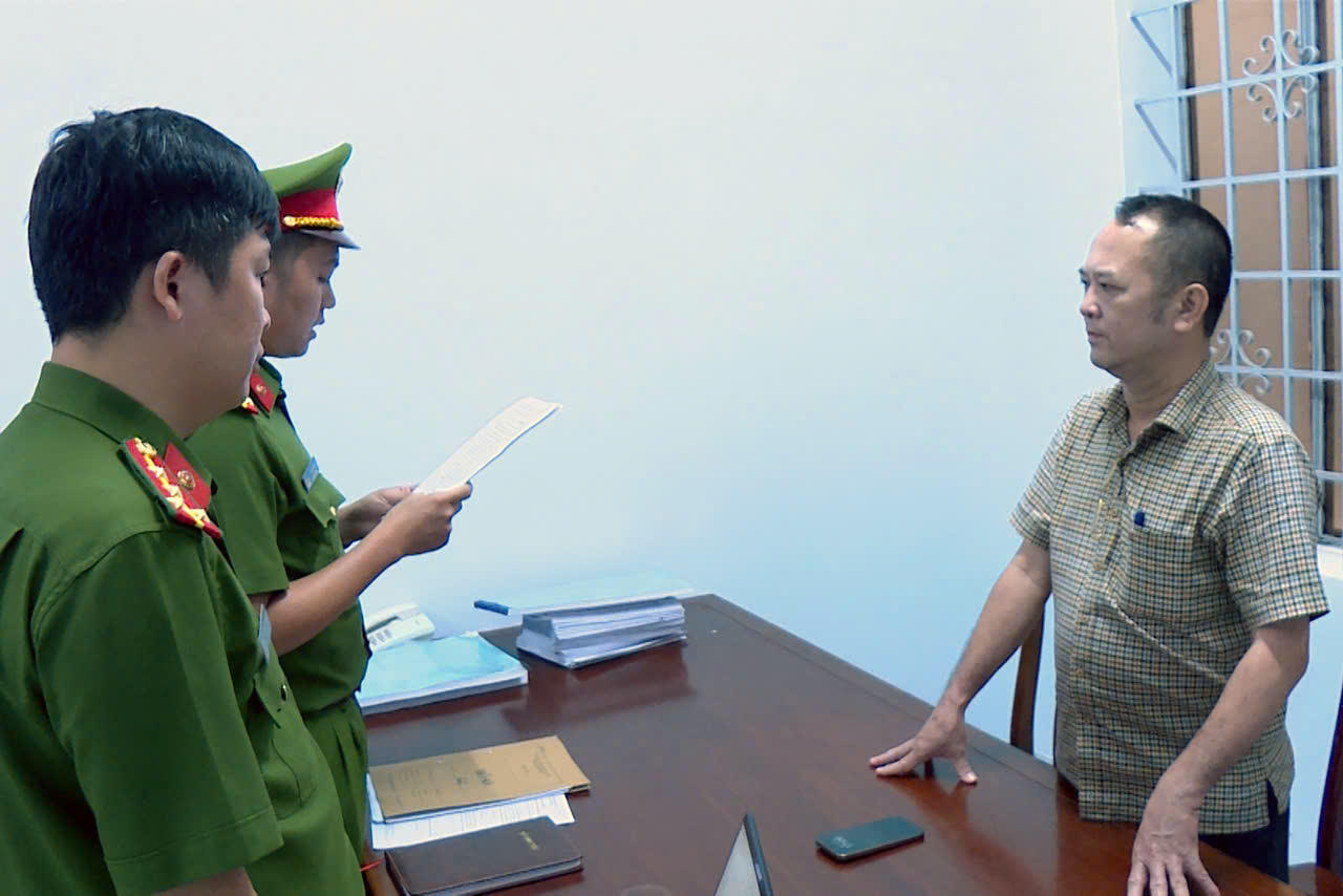 Khởi tố, bắt tạm giam giám đốc ban và doanh nghiệp vi phạm “thông thầu”