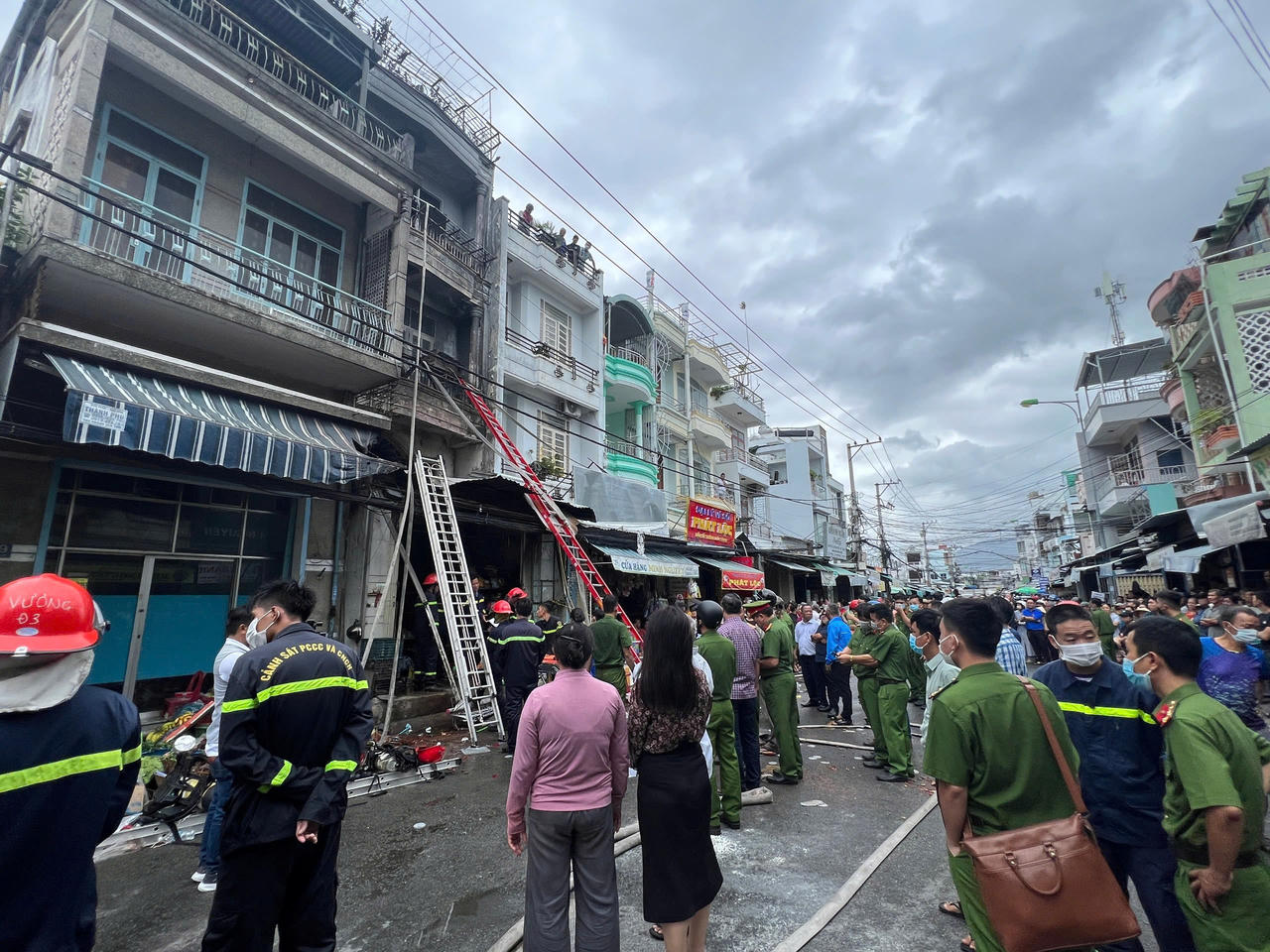 Cháy cửa hàng mai táng ở TP. Nha Trang, 4 người tử vong 