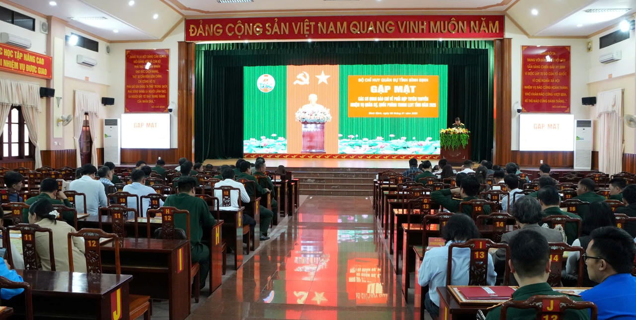 Báo chí góp phần thực hiện thắng lợi nhiệm vụ quốc phòng trên quê hương Bình Định