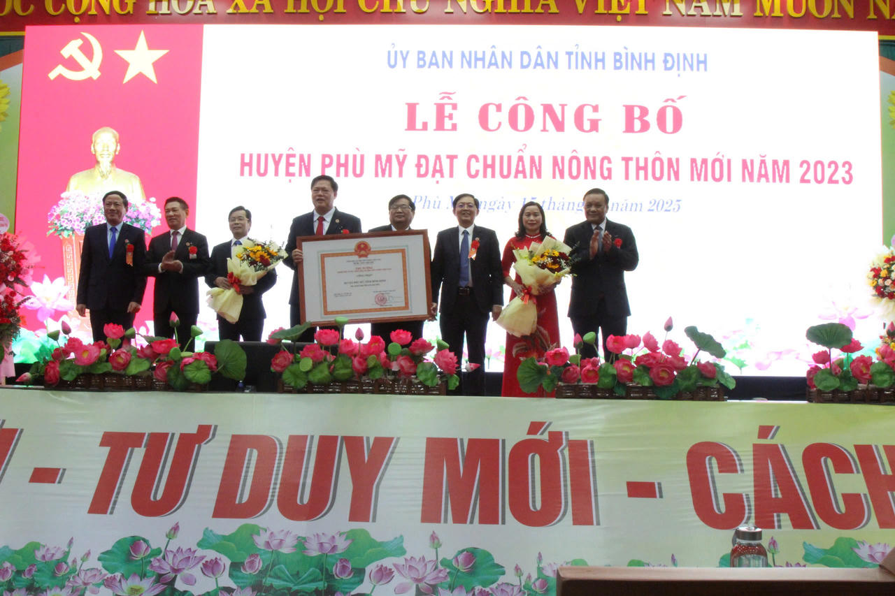 Phù Mỹ nhận "trái ngọt" sau hơn 13 năm thực hiện Chương trình mục tiêu quốc gia xây dựng nông thôn mới