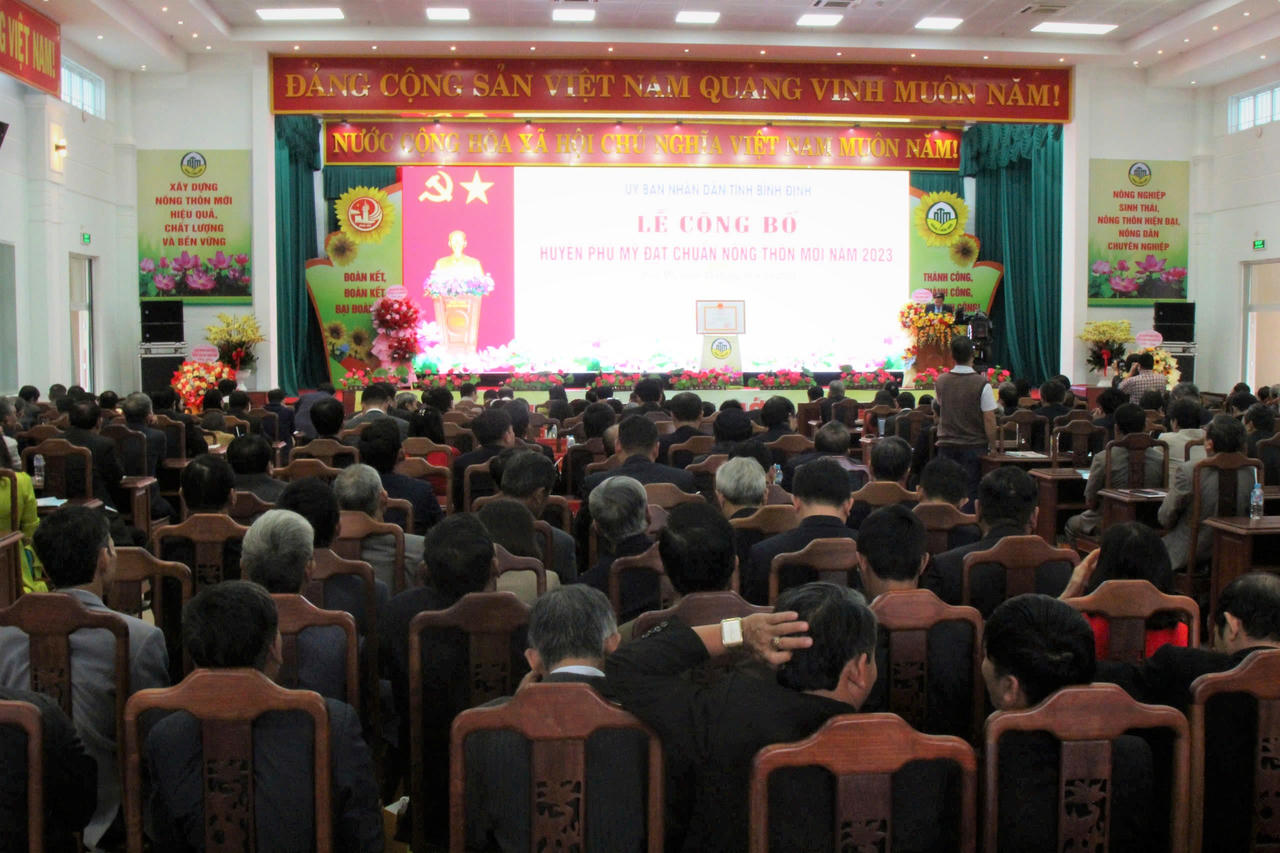 Phù Mỹ nhận "trái ngọt" sau hơn 13 năm thực hiện Chương trình mục tiêu quốc gia xây dựng nông thôn mới