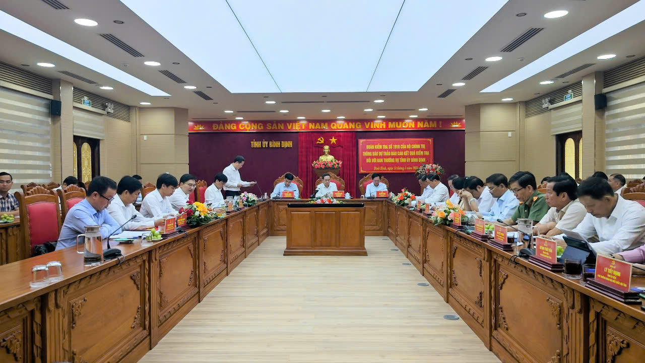 Đoàn kiểm tra số 1910 của Bộ Chính trị làm việc với Ban thường vụ Tỉnh ủy Bình Định