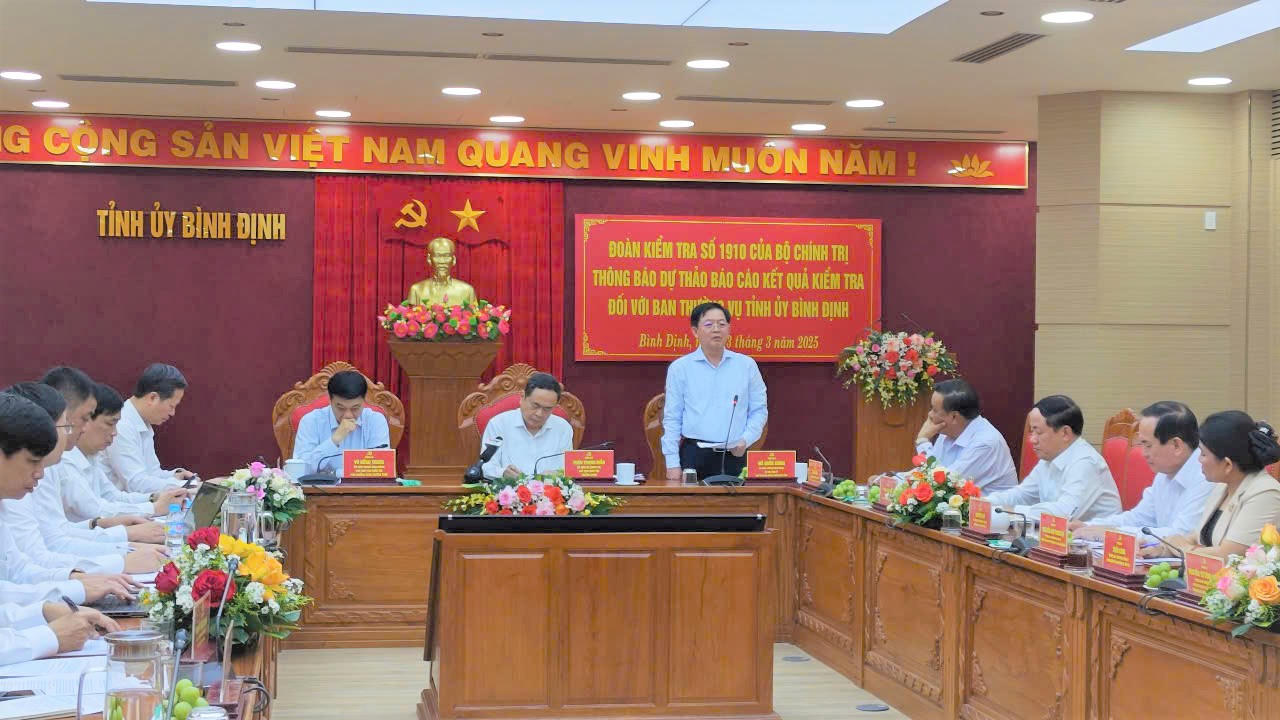 Đoàn kiểm tra số 1910 của Bộ Chính trị làm việc với Ban thường vụ Tỉnh ủy Bình Định