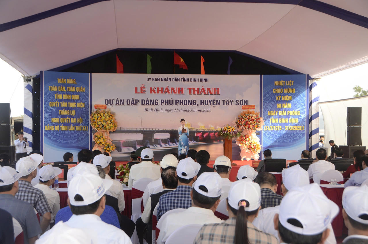 Thủ tướng Phạm Minh Chính dự Lễ khánh thành Đập dâng Phú Phong 