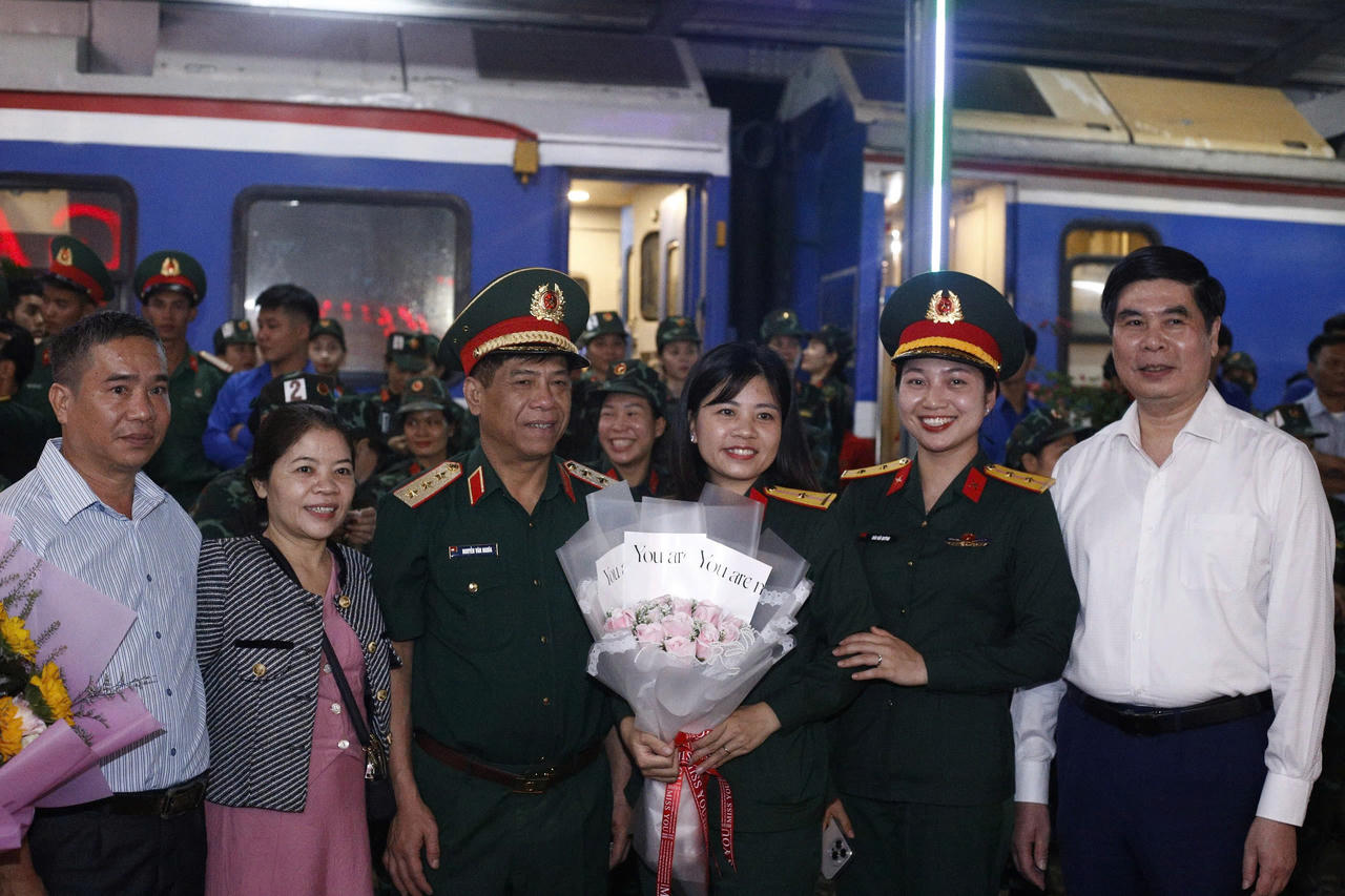 Bình Định nồng hậu chào đón Đoàn tham gia diễu binh, diễu hành dịp kỷ niệm 50 năm Ngày giải phóng miền Nam