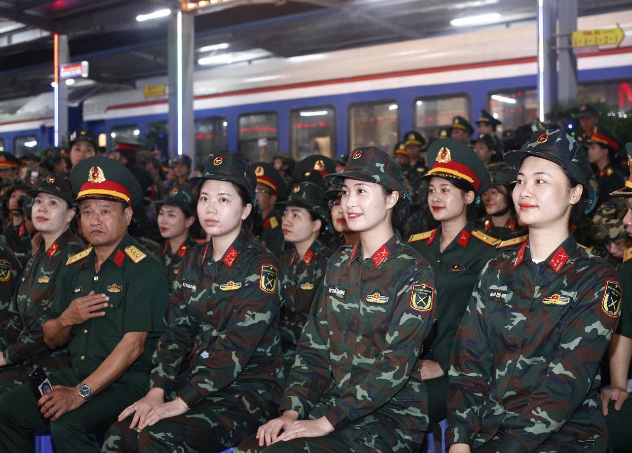 Bình Định nồng hậu chào đón Đoàn tham gia diễu binh, diễu hành dịp kỷ niệm 50 năm Ngày giải phóng miền Nam