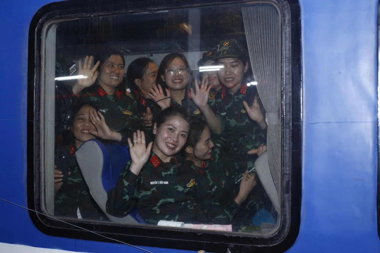 Bình Định nồng hậu chào đón Đoàn tham gia diễu binh, diễu hành dịp kỷ niệm 50 năm Ngày giải phóng miền Nam