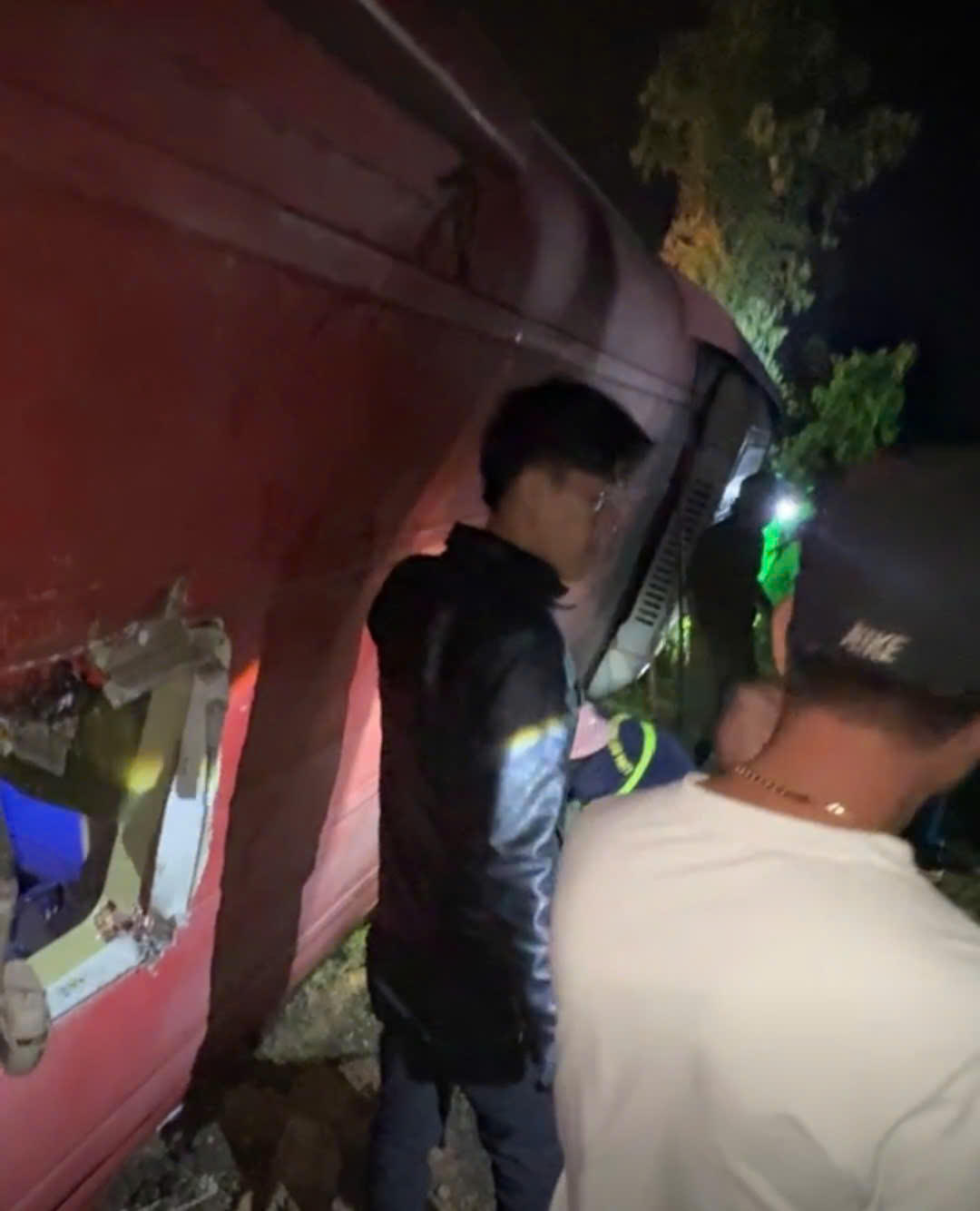 Lật xe khách trong đêm khiến 1 người tử vong