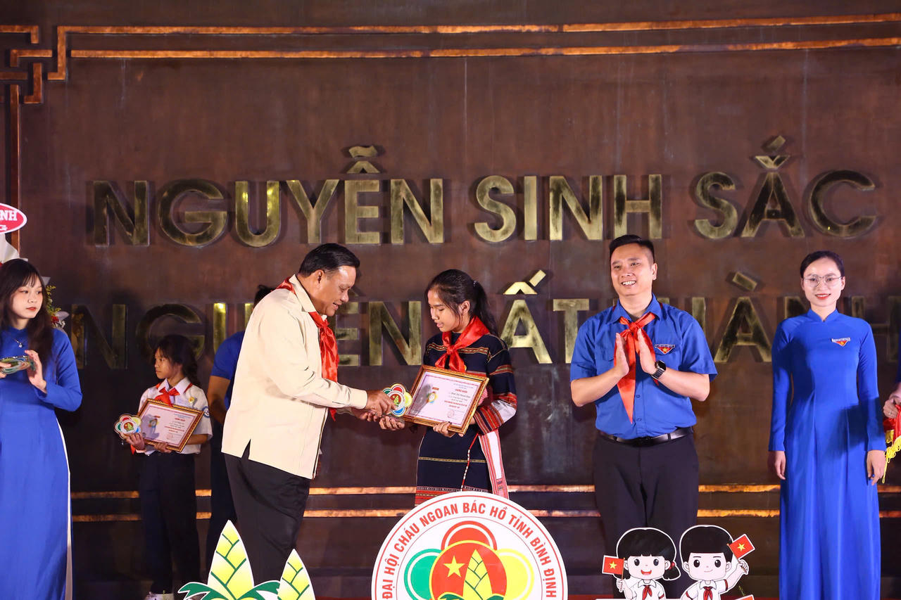 Tuyên dương 200 thiếu nhi tiêu biểu tại Đại hội Cháu ngoan Bác Hồ tỉnh Bình Định