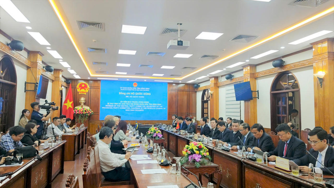 Bình Định ký bản ghi nhớ đầu tư dự án Tổ hợp sản xuất tái chế vải 1 tỷ USD với tập đoàn Syre, Thụy Điển