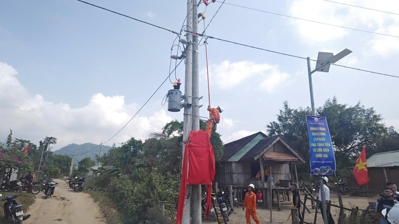 Bình Định hoàn thành mục tiêu 100% các hộ dân trên toàn tỉnh đều được sử dụng điện