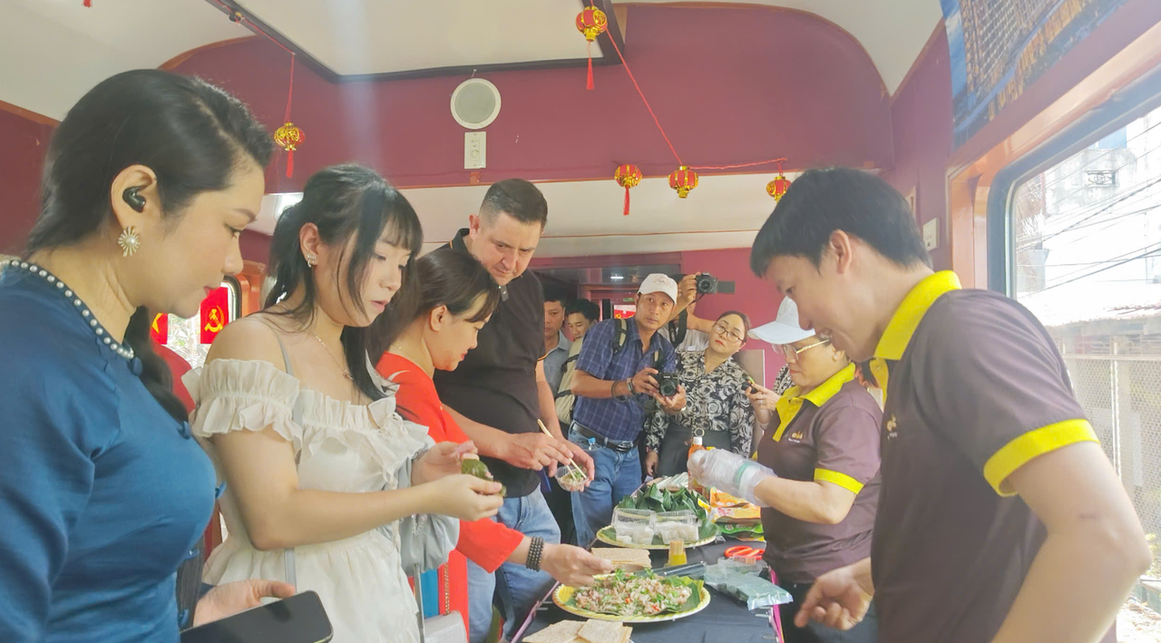 Chính thức khởi động tuyến tàu du lịch 'Về miền đất võ'