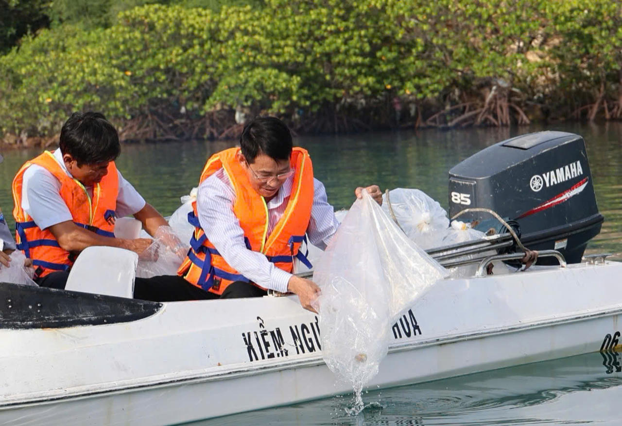 Khánh Hòa phát động tái tạo nguồn lợi biển - Hành động vì đại dương xanh