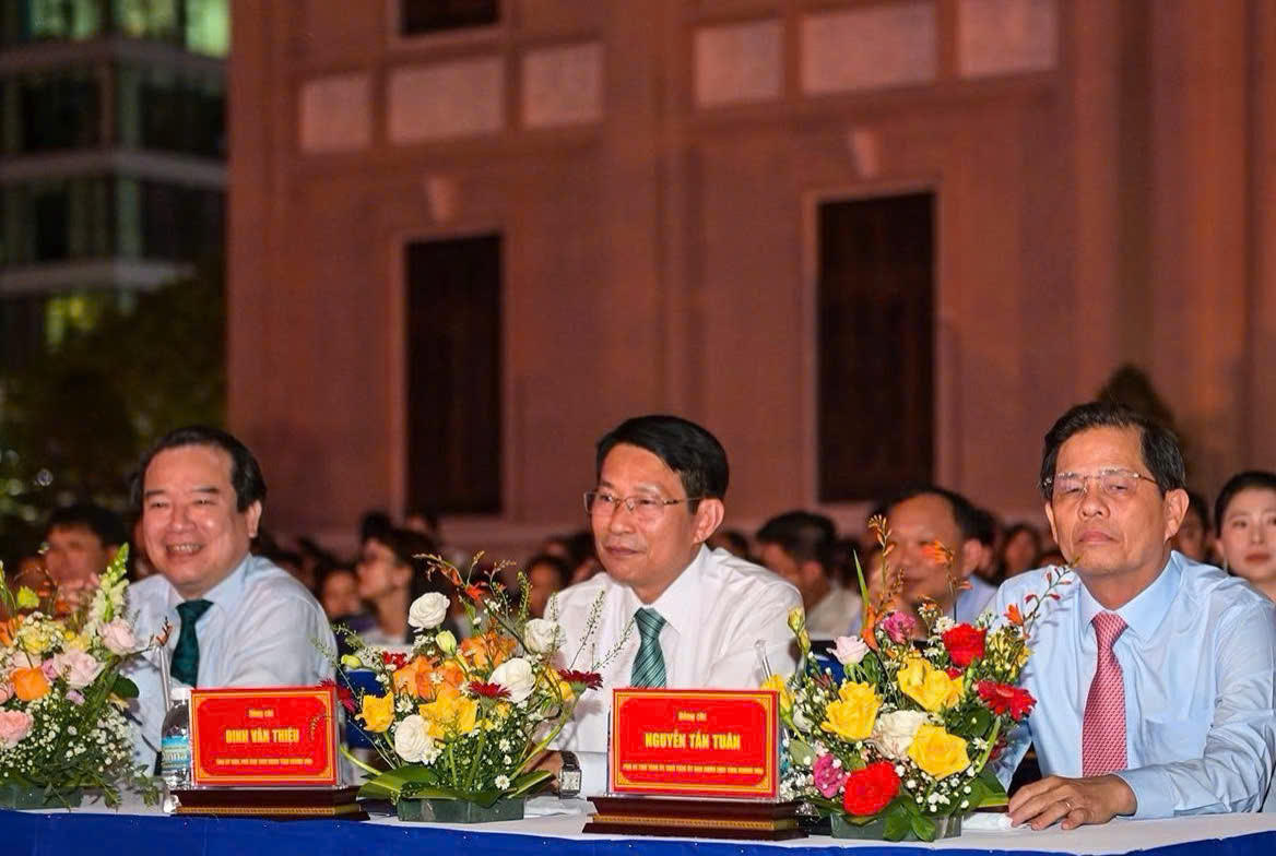 'Nha Trang Say Hi' – Lời chào từ thành phố biển