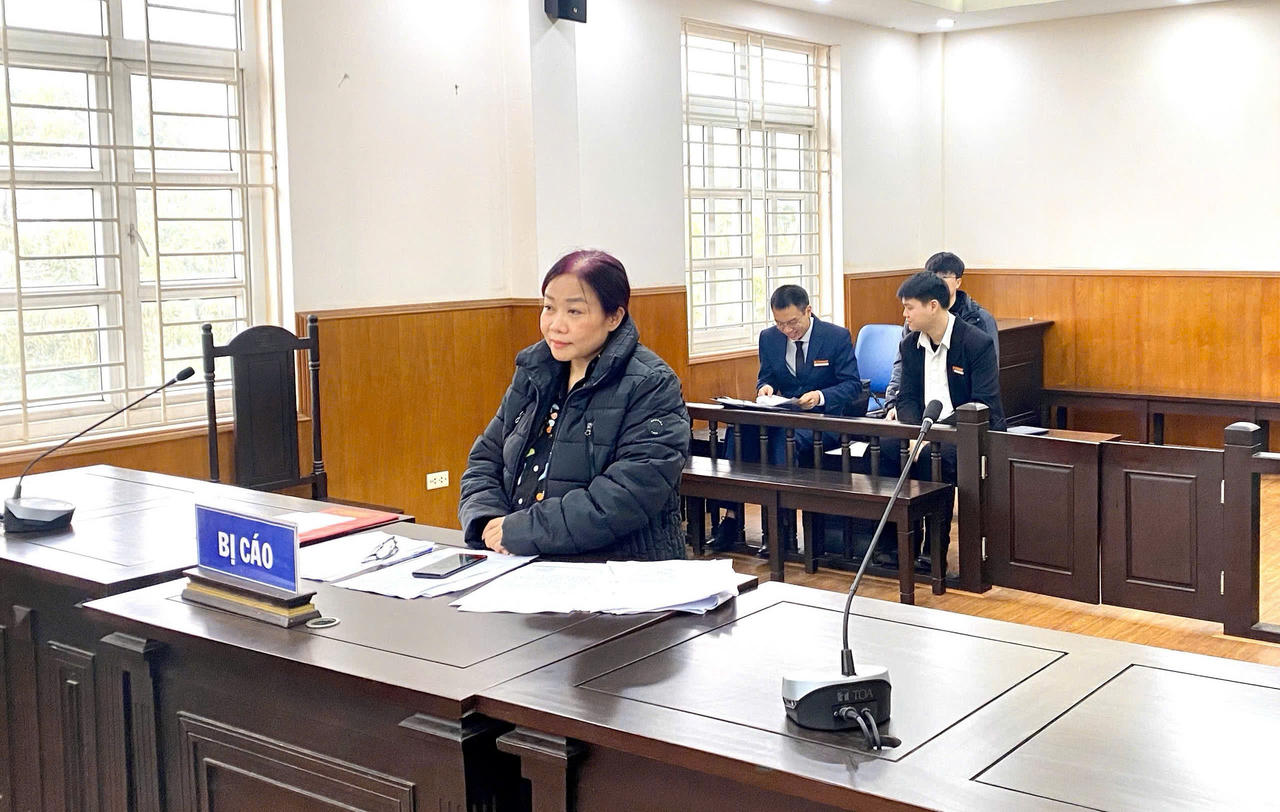 Tiền rơi vào tài khoản, một người phụ nữ bị tuyên 12 tháng tù treo