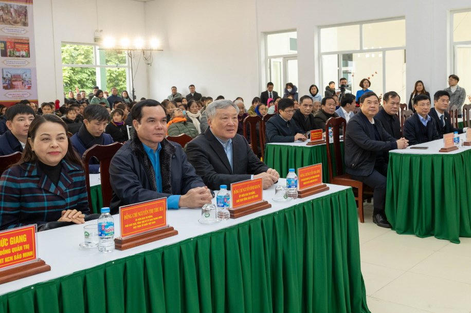 Chánh án Tòa án Nhân dân tối cao Nguyễn Hòa Bình thăm và chúc Tết tại tỉnh Nam Định