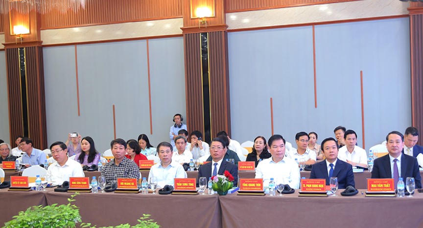 Ninh Bình phấn đấu trở thành miền đất giàu về văn hóa, mạnh về kinh tế, xanh - sạch về môi trường.
