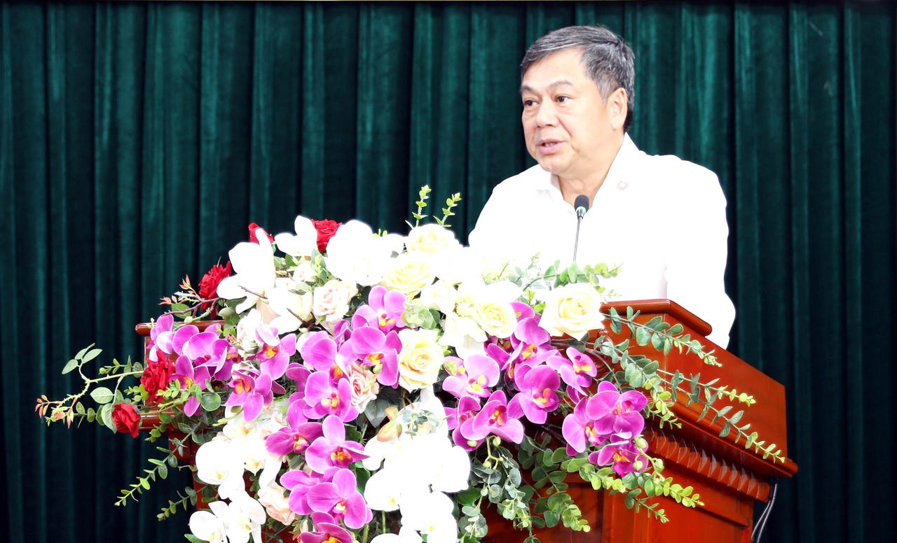 Liên đoàn Lao động tỉnh Nam Định tặng quà 500 công nhân có hoàn cảnh khó khăn