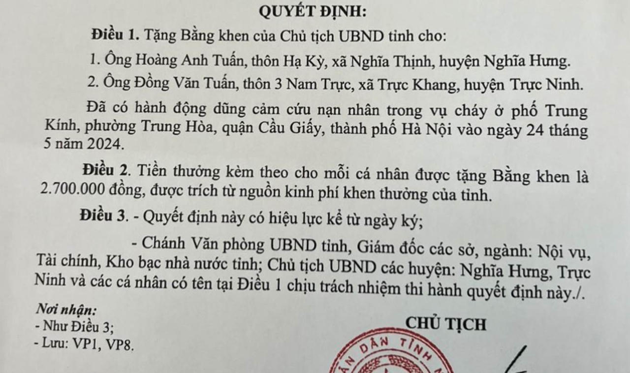 Chủ tịch UBND tỉnh Nam Định tặng bằng khen hai thanh niên cứu người trong đám cháy tại Trung Kính (Hà Nội)