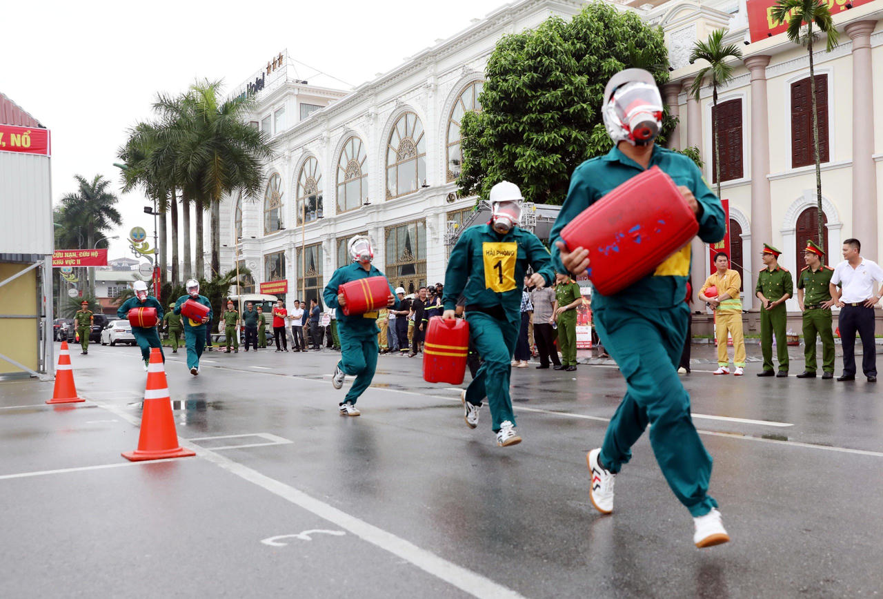 Hội thi nghiệp vụ phòng cháy, chữa cháy khu vực II tại Nam Định