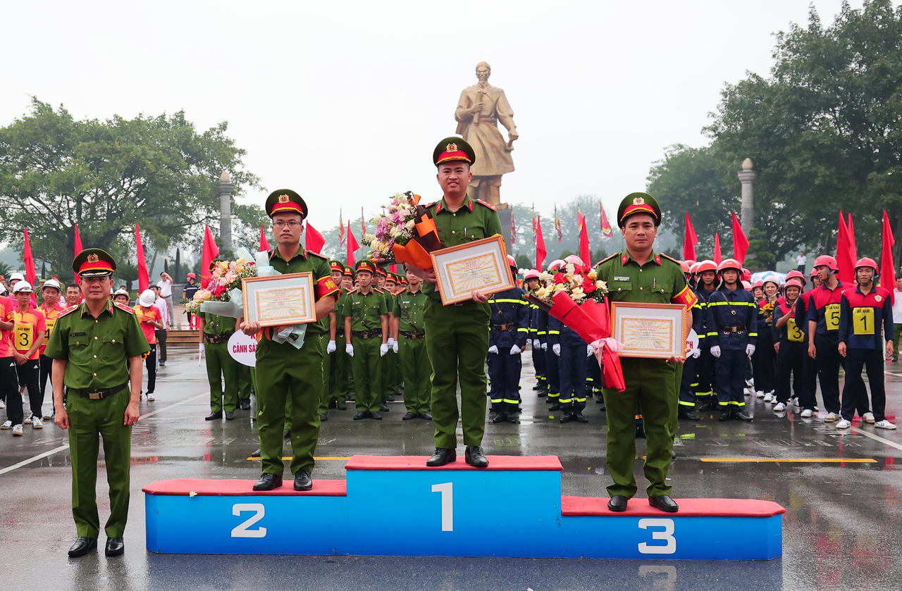 Hội thi nghiệp vụ phòng cháy, chữa cháy khu vực II tại Nam Định