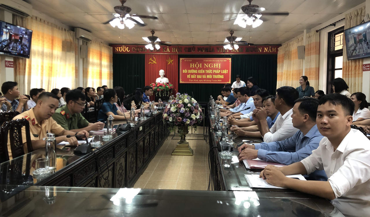 Nam Định tổ chức hội nghị bồi dưỡng kiến thức pháp luật về Đất đai và Môi trường.