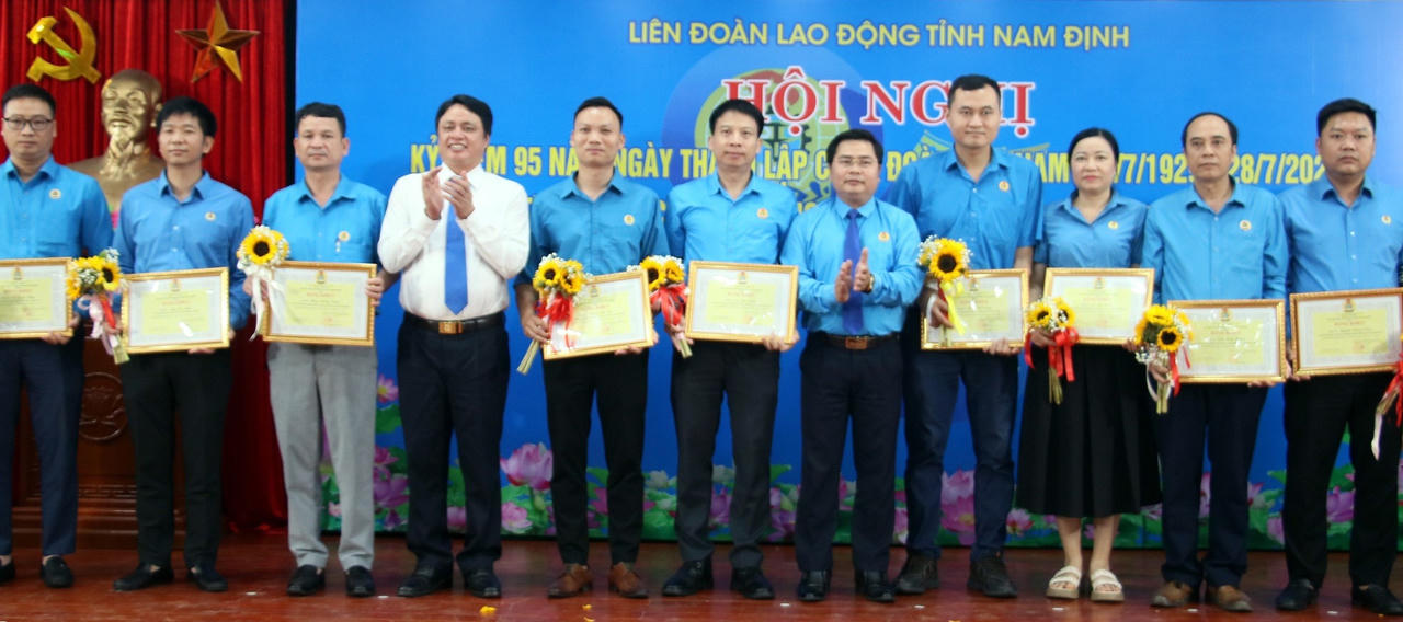 Nam Định biểu dương 65 Chủ tịch công đoàn và 30 Trưởng ban Nữ công tiêu biểu