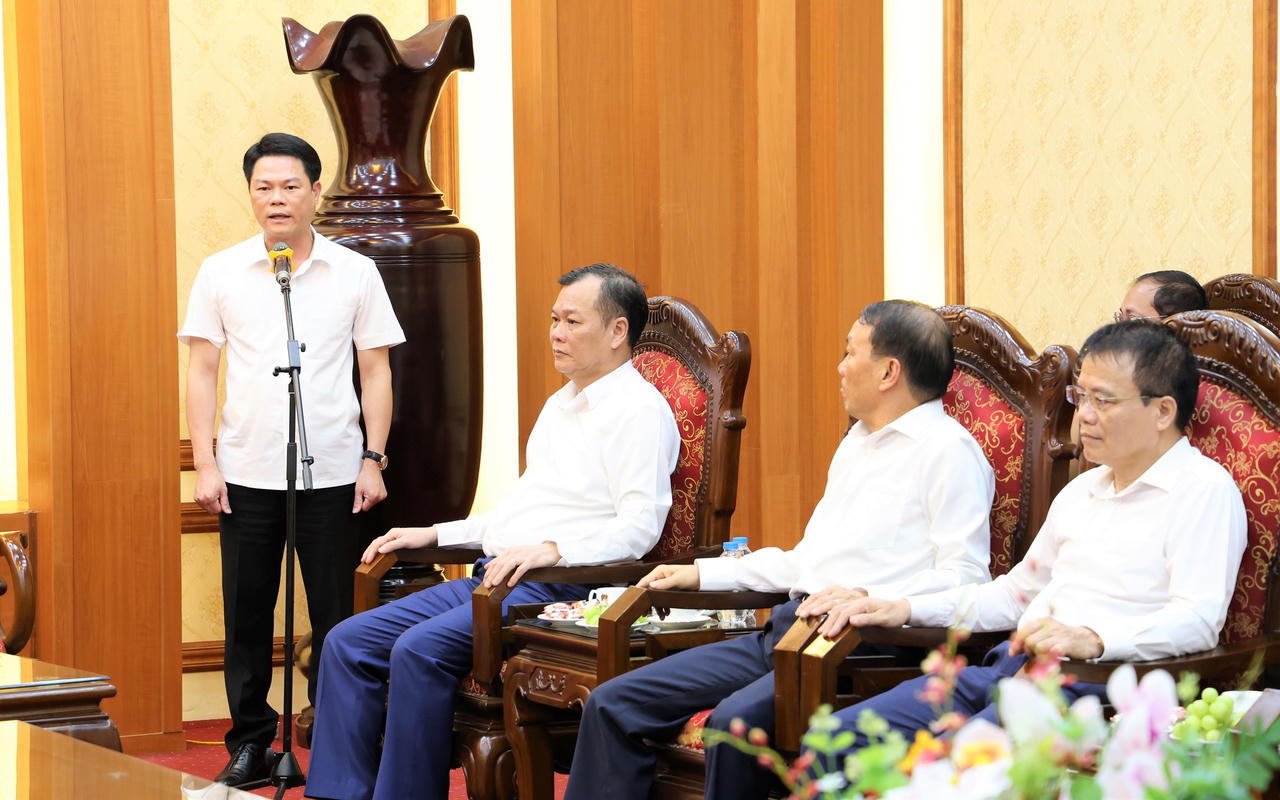 Bí thư tỉnh ủy Nam Định Phạm Gia Túc chúc mừng Công an tỉnh nhân Ngày truyền thống