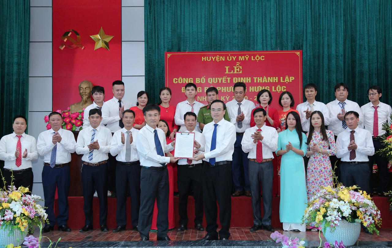 Nam Định lần lượt công bố Đảng bộ các xã, phường, thành phố