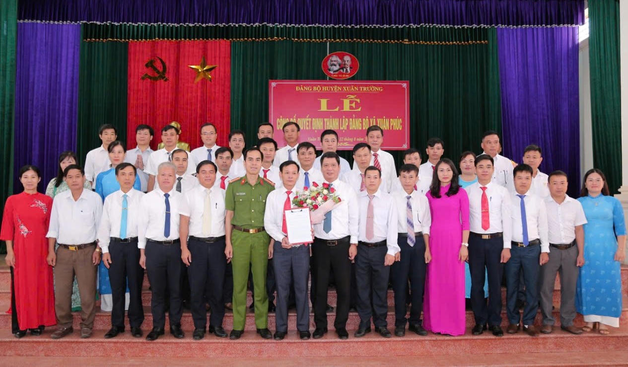 Nam Định lần lượt công bố Đảng bộ các xã, phường, thành phố