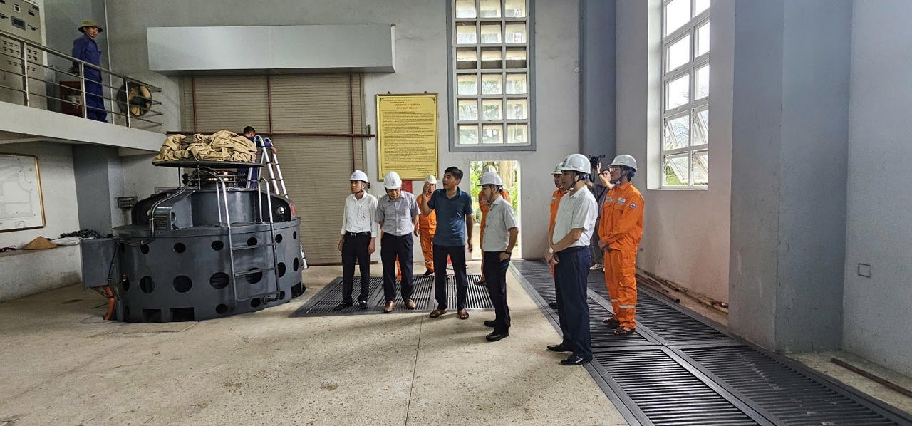 Điện lực Nam Định tích cực tham gia phòng chống bão số 3