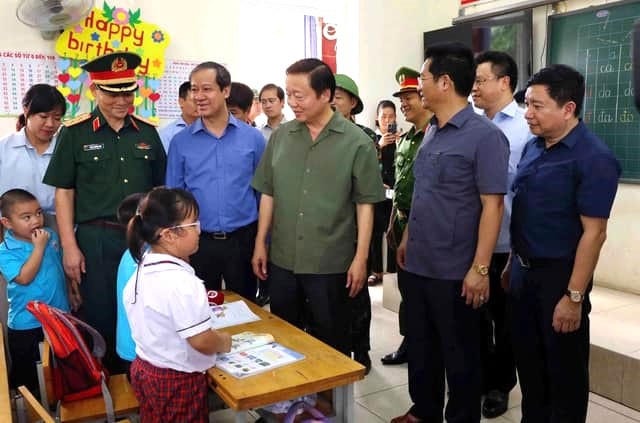 Phó Thủ tướng Trần Hồng Hà kiểm tra tình hình lũ tại Nam Định