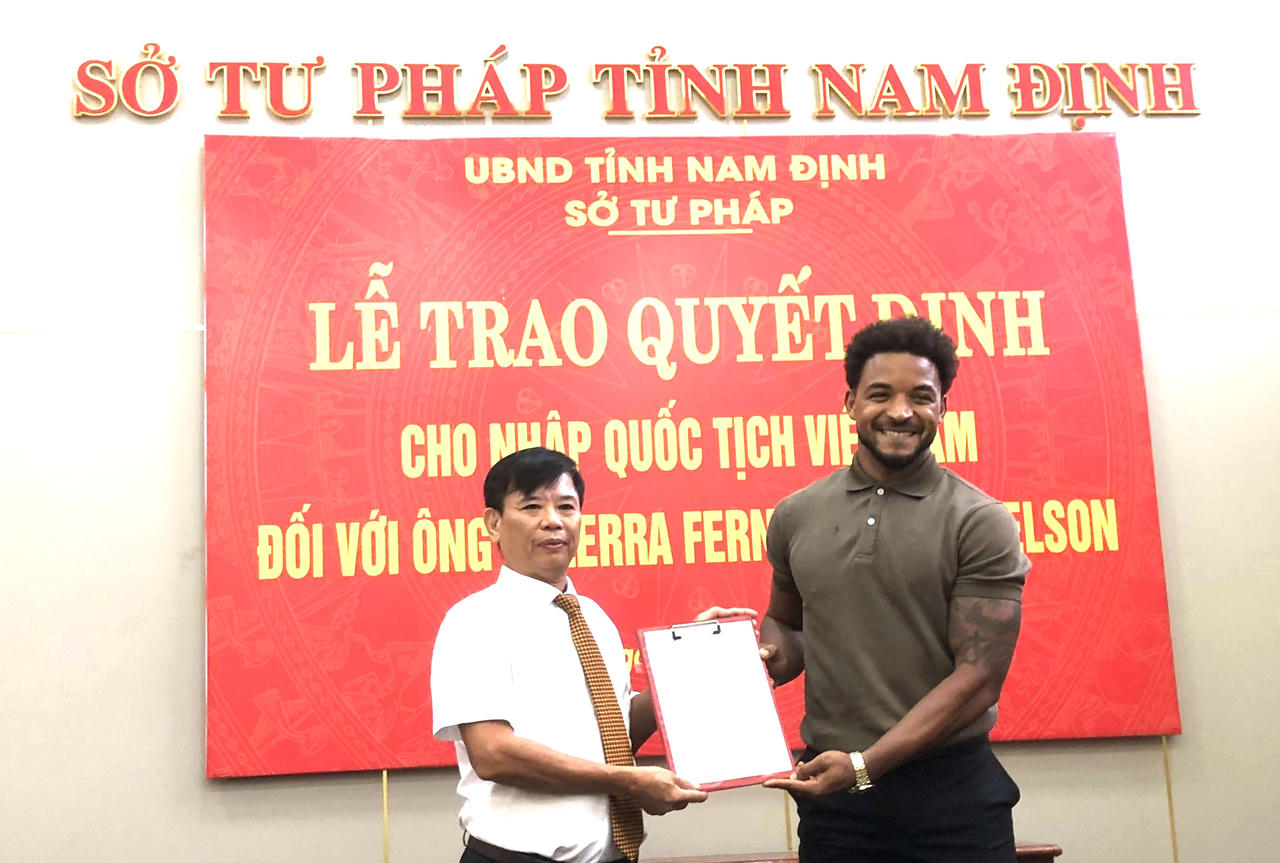 Cầu thủ Rafaelson chính thức trở thành công dân Việt Nam!