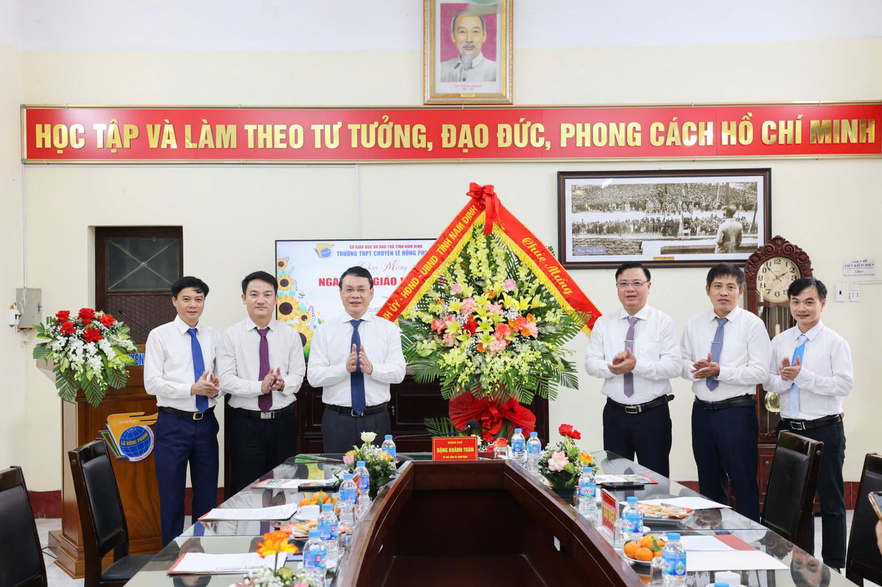 Sôi nổi nhiều hoạt động mừng Ngày Nhà giáo Việt Nam trên cả nước