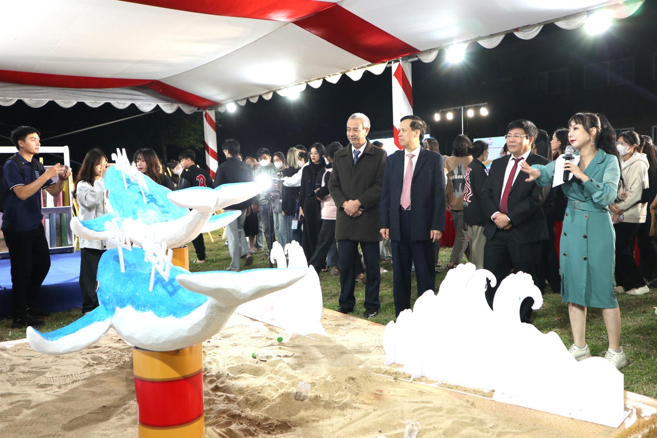 Triển lãm tranh, ảnh, tư liệu phòng, chống rác thải nhựa năm 2024